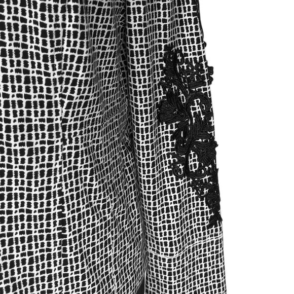 Chico's Jacket Black White Floral Lace Embroidered Applique Sleeve Size 1/M/8/10 - Picture 4 of 10